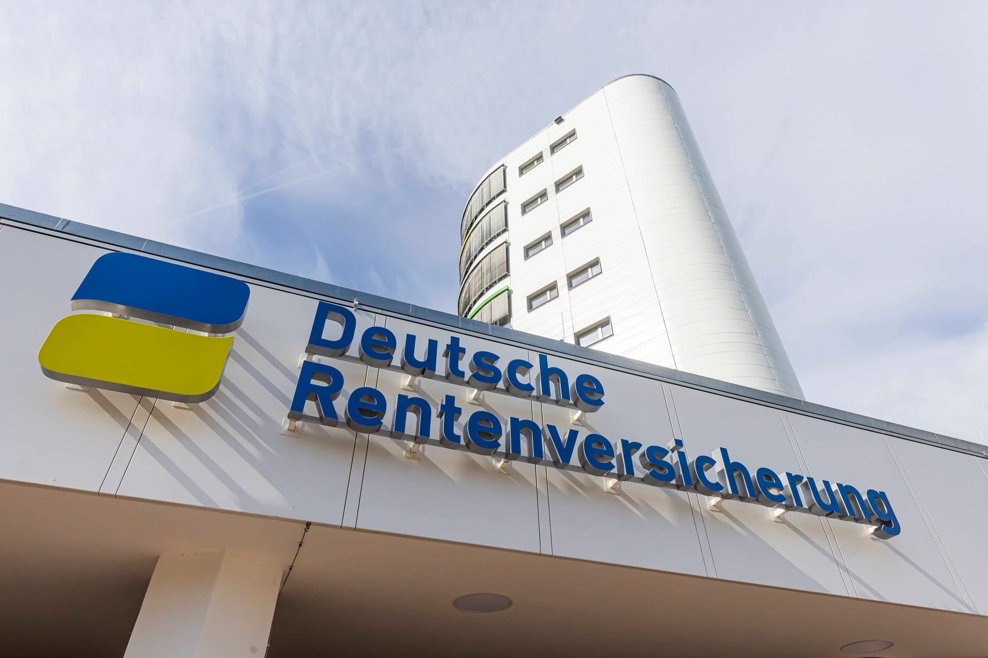 Haus der Deutsche Rentenversicherung (DRV) Stuttgart: Wie einbehaltenes Krankengeld sich auf die Einkommenssteuer auswirkt, hat das Finanzgericht Köln entschieden. Haus der Deutsche Rentenversicherung (DRV) Stuttgart: Wie einbehaltenes Krankengeld sich auf die Einkommenssteuer auswirkt, hat das Finanzgericht Köln entschieden.