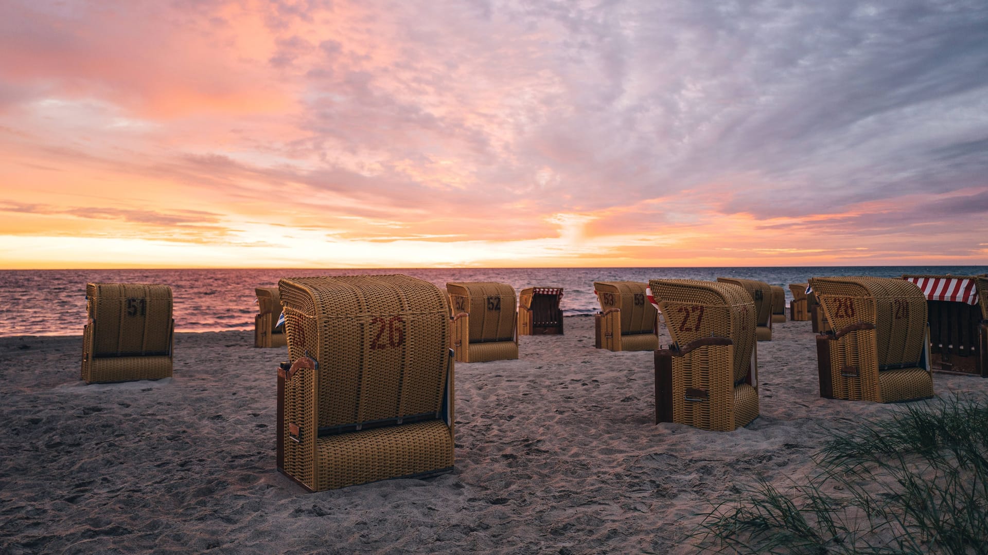 Strandkörbe am Strand auf der Insel Poel.