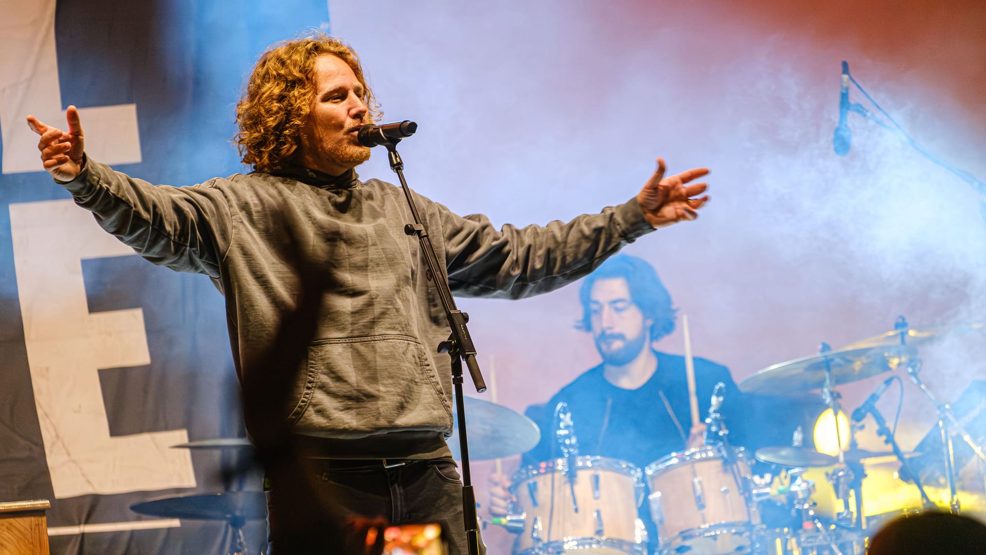 Konzert von Michael Schulte auf der Bühne auf dem König-Heinrich-Platz in Duisburg 2022: Der Musiker tritt am Mittwoch in der Hamburger Innenstadt auf.