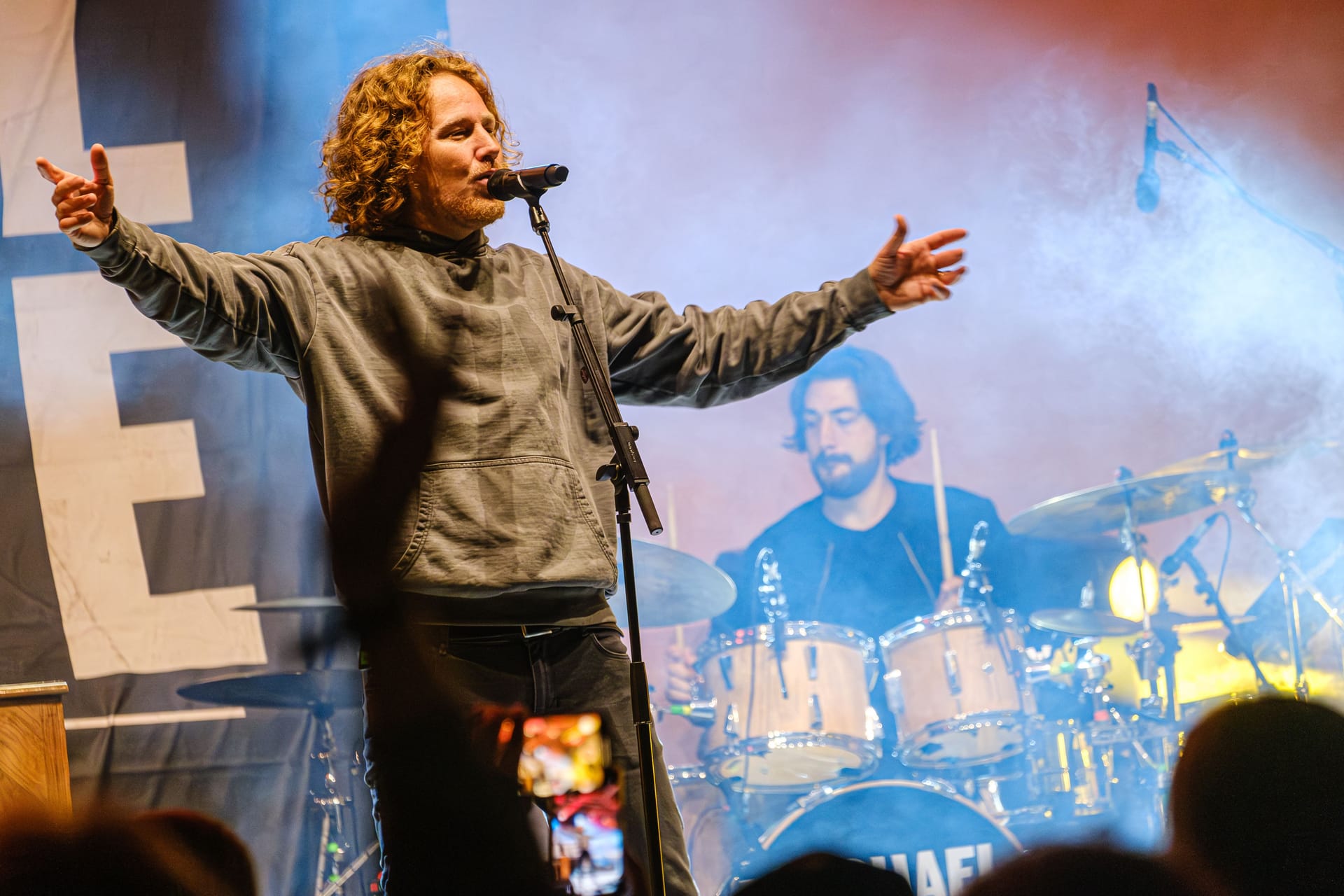 Konzert von Michael Schulte auf der Bühne auf dem König-Heinrich-Platz in Duisburg 2022: Der Musiker tritt am Mittwoch in der Hamburger Innenstadt auf.