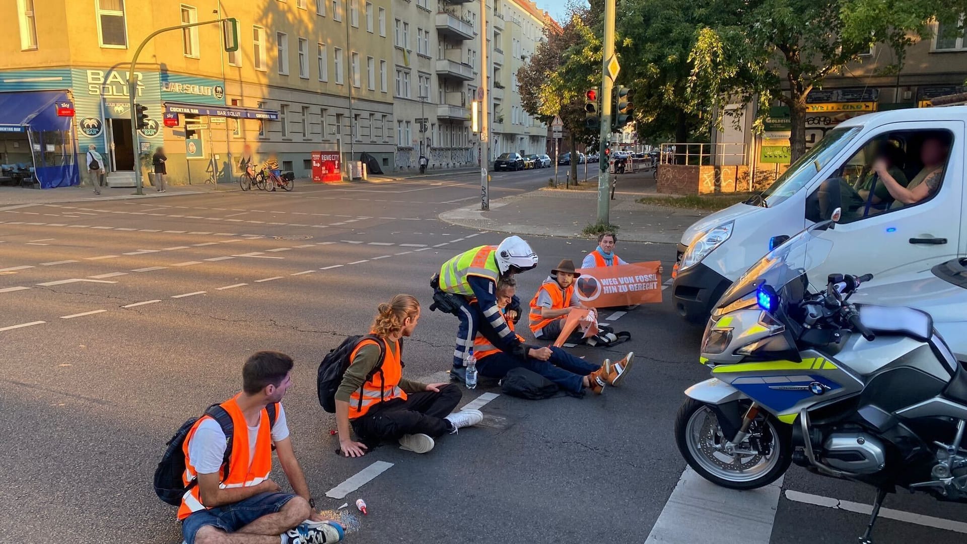 Die "Letzte Generation" auf der Straße: Die große Protestwelle in Berlin hat begonnen.