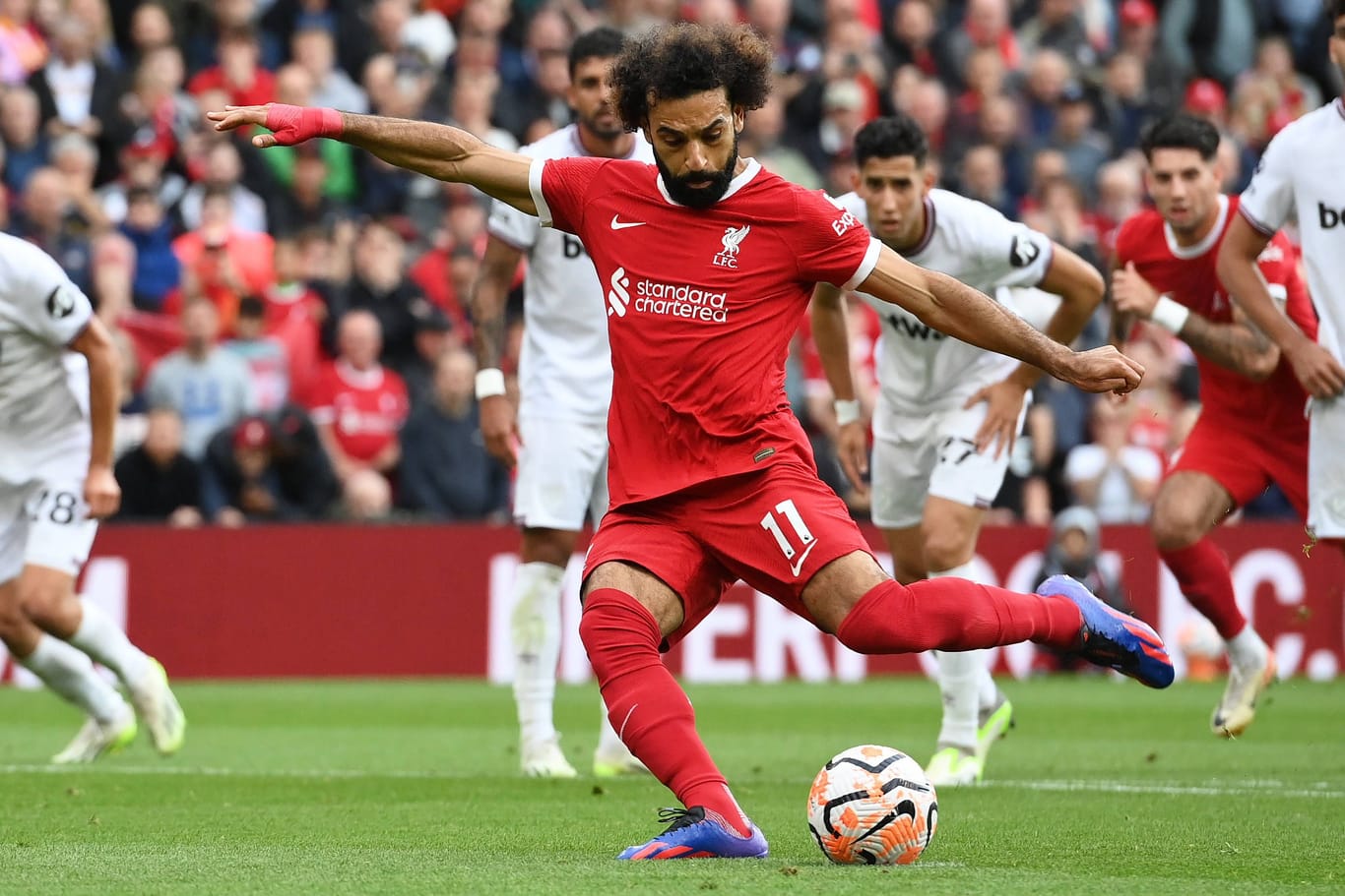 Traf zur ersten Liverpool-Führung: Mo Salah beim Elfmeter gegen West Ham.