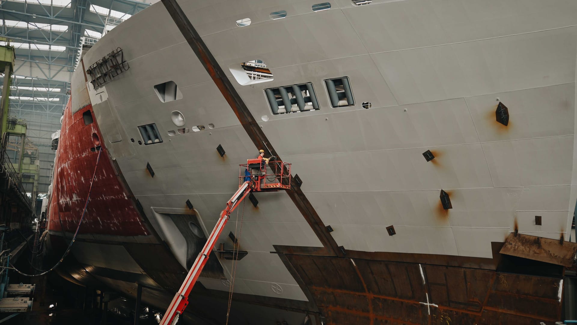 Arbeiten in der Meyer-Werft: Tausende Männer und Frauen sind in der Firma beschäftigt.