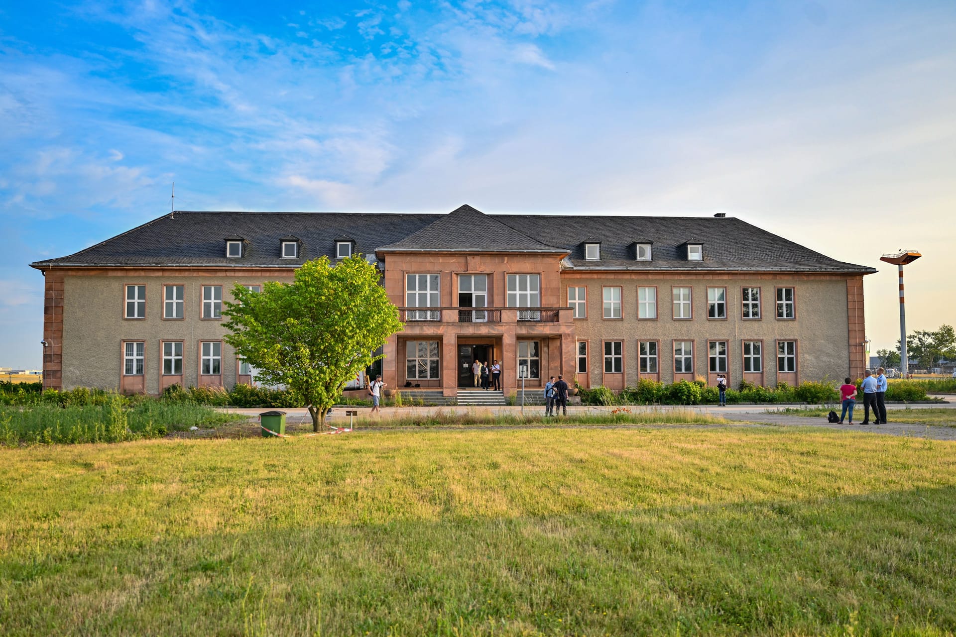 Das ehemalige Generalshotel am BER-Flughafen. Die alte Villa auf dem Gelände des BER diente einst als Empfangsgebäude für Repräsentanten der Sowjetunion und Staatsgäste der DDR.