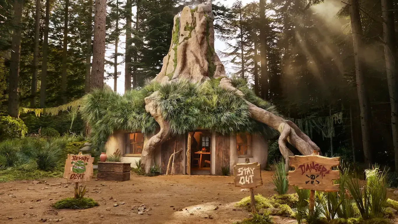 Die gemütliche Hütte in Shreks Sumpf: Hier können sich Gäste fühlen wie der berühmte Oger.