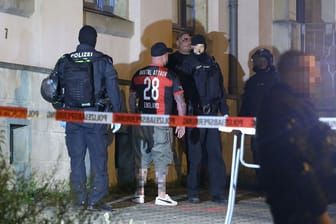 Die Dresdner Polizei löst ein mutmaßliches Rechtsrockkonzert auf