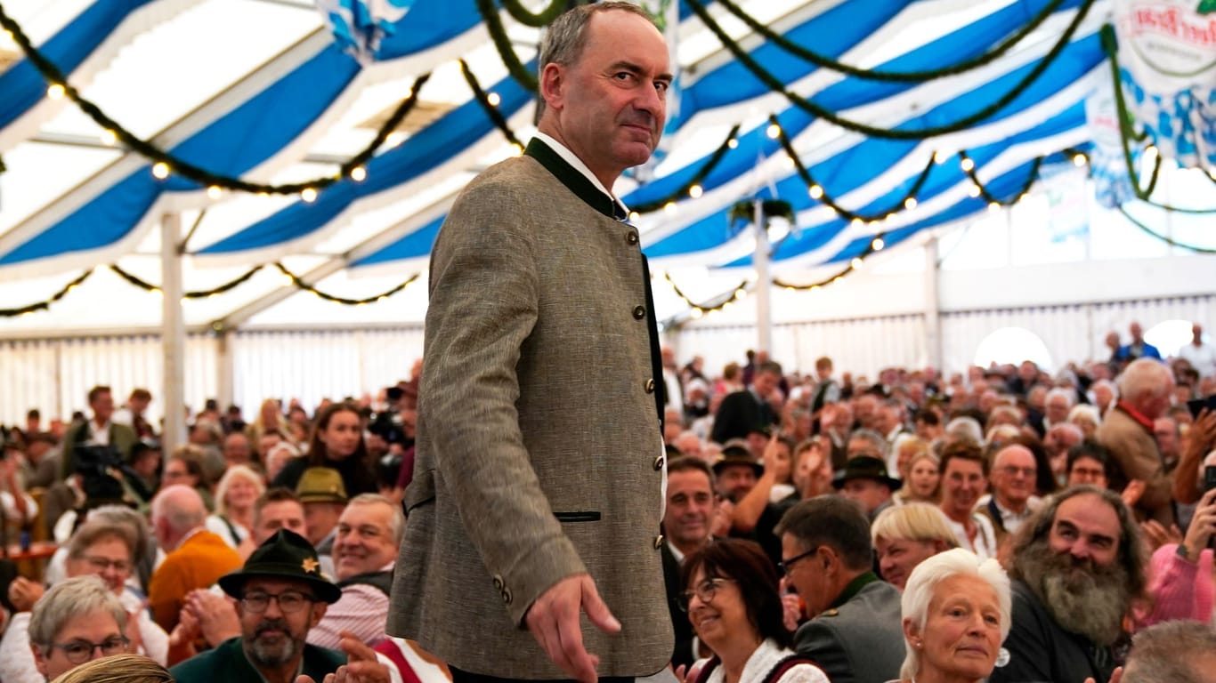 Hubert Aiwanger (Freie Wähler), Staatsminister für Wirtschaft, Landesentwicklung und Energie von Bayern: Nun hat sich der Vater des Politikers gemeldet.