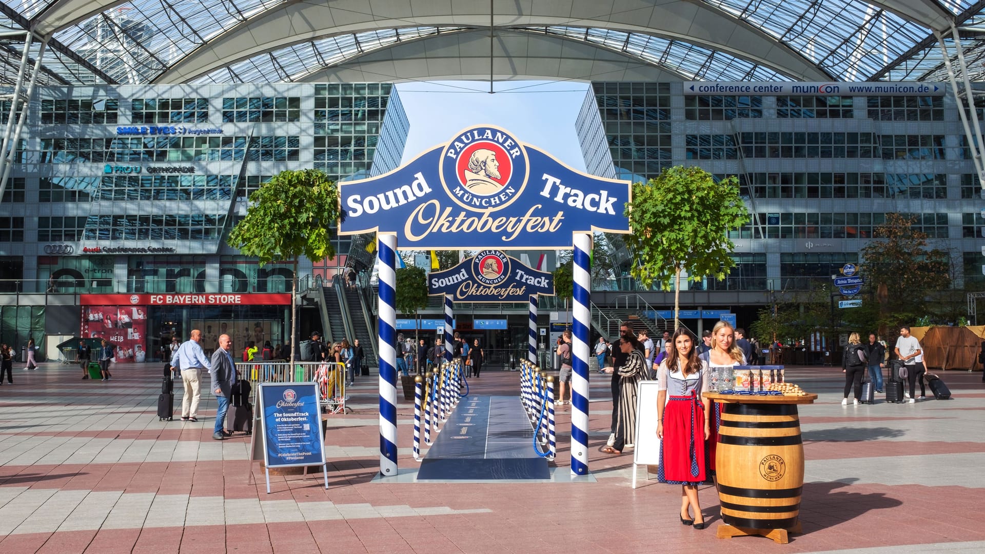 Die Eingangshalle am Münchner Flughafen: Die Paulaner Brauerei hat dort eine besondere Attraktion eröffnet.