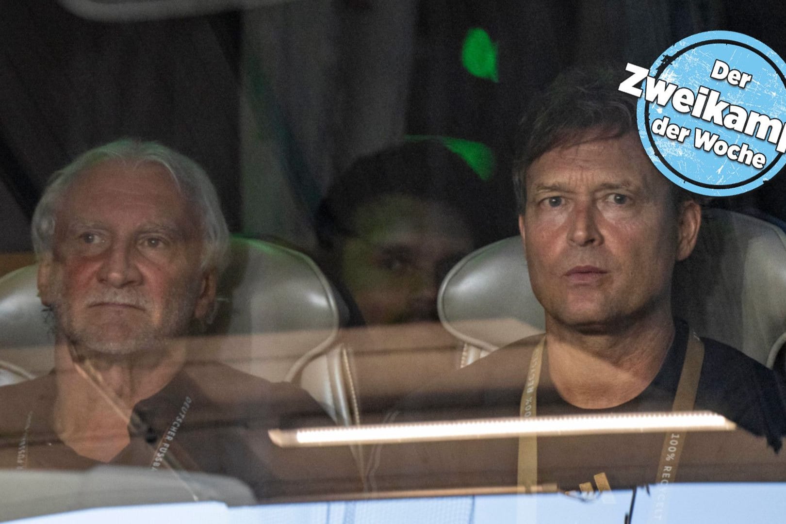 Zuversicht sieht anders aus: Sportdirektor Rudi Völler (l.) und Co-Trainer Marcus Sorg vor dem Länderspiel in Wolfsburg im Mannschaftsbus.