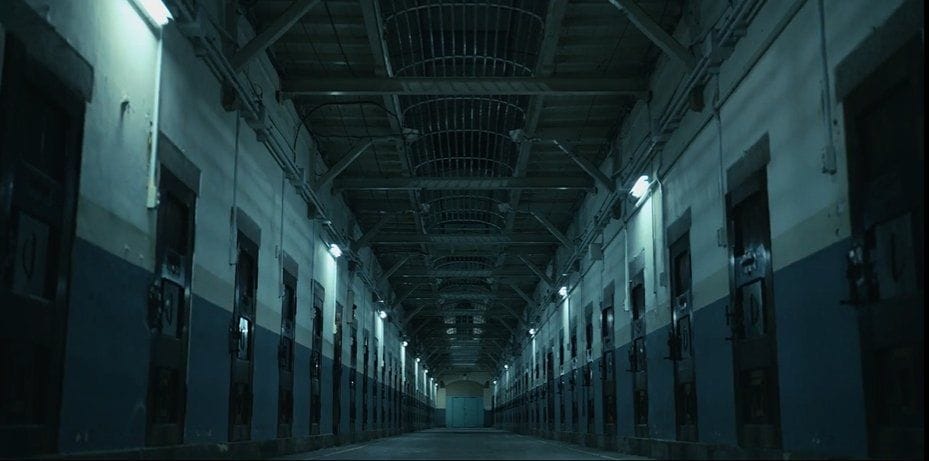 So sieht das Gefängnis von Nara in der Serie "Alice in Borderland".