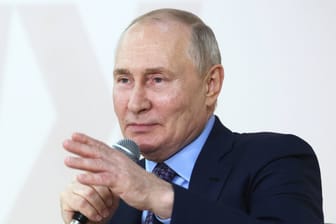 Wladimir Putin (Archivbild): Fünf bulgarische Staatsbürger sollen in England für Russland Informationen gesammelt haben.