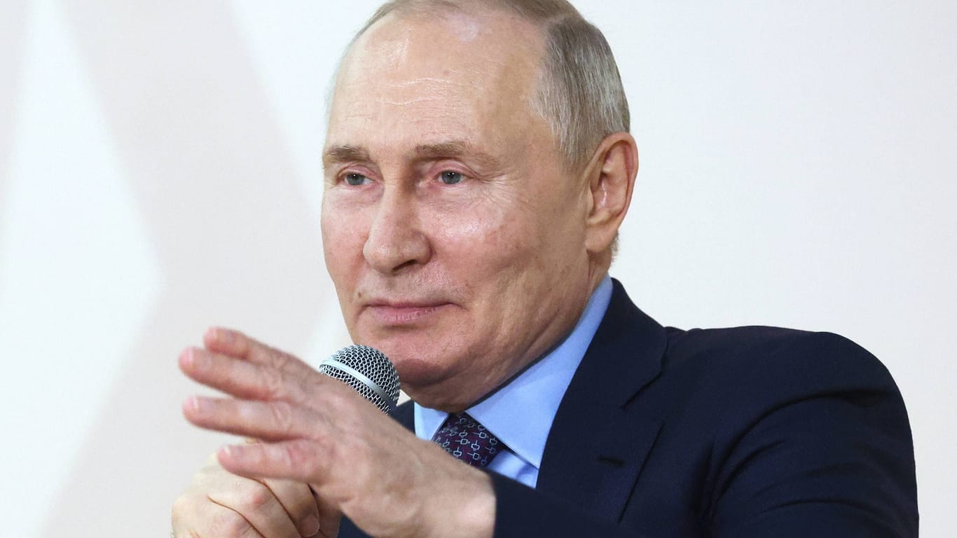 Wladimir Putin (Archivbild): Fünf bulgarische Staatsbürger sollen in England für Russland Informationen gesammelt haben.