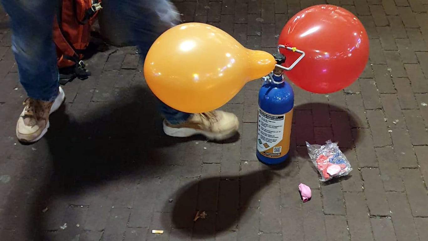 Mit Lachgas gefüllte Luftballons