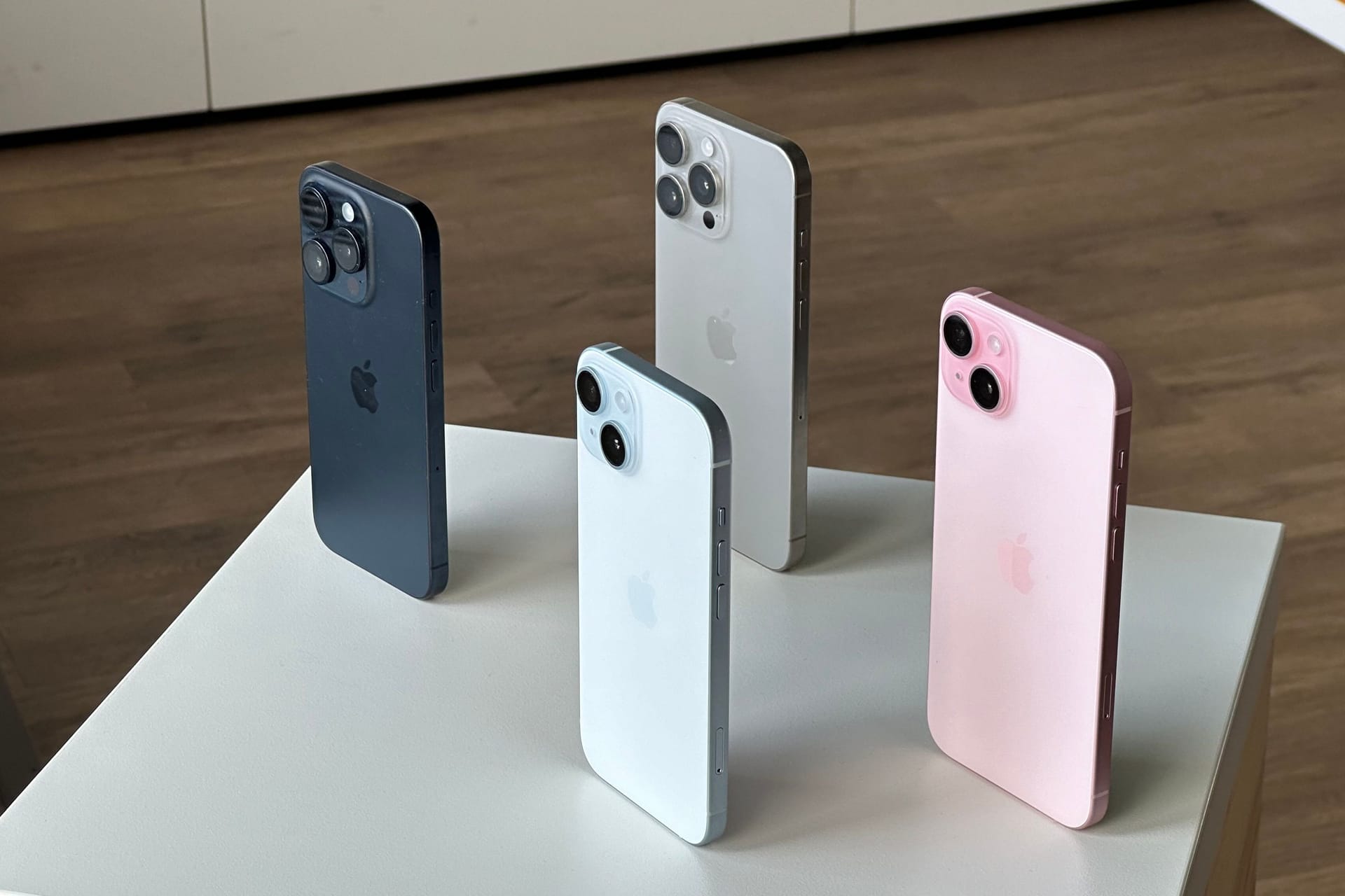 Die neuen iPhone 15 (blau und pink) und iPhone 15 Pro-Modelle: Für wen lohnt sich das Upgrade?