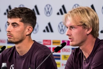 Kai Havertz (l.) und Julian Brandt: Die beiden Nationalspieler sprachen am Donnerstag auf der DFB-Pressekonferenz.