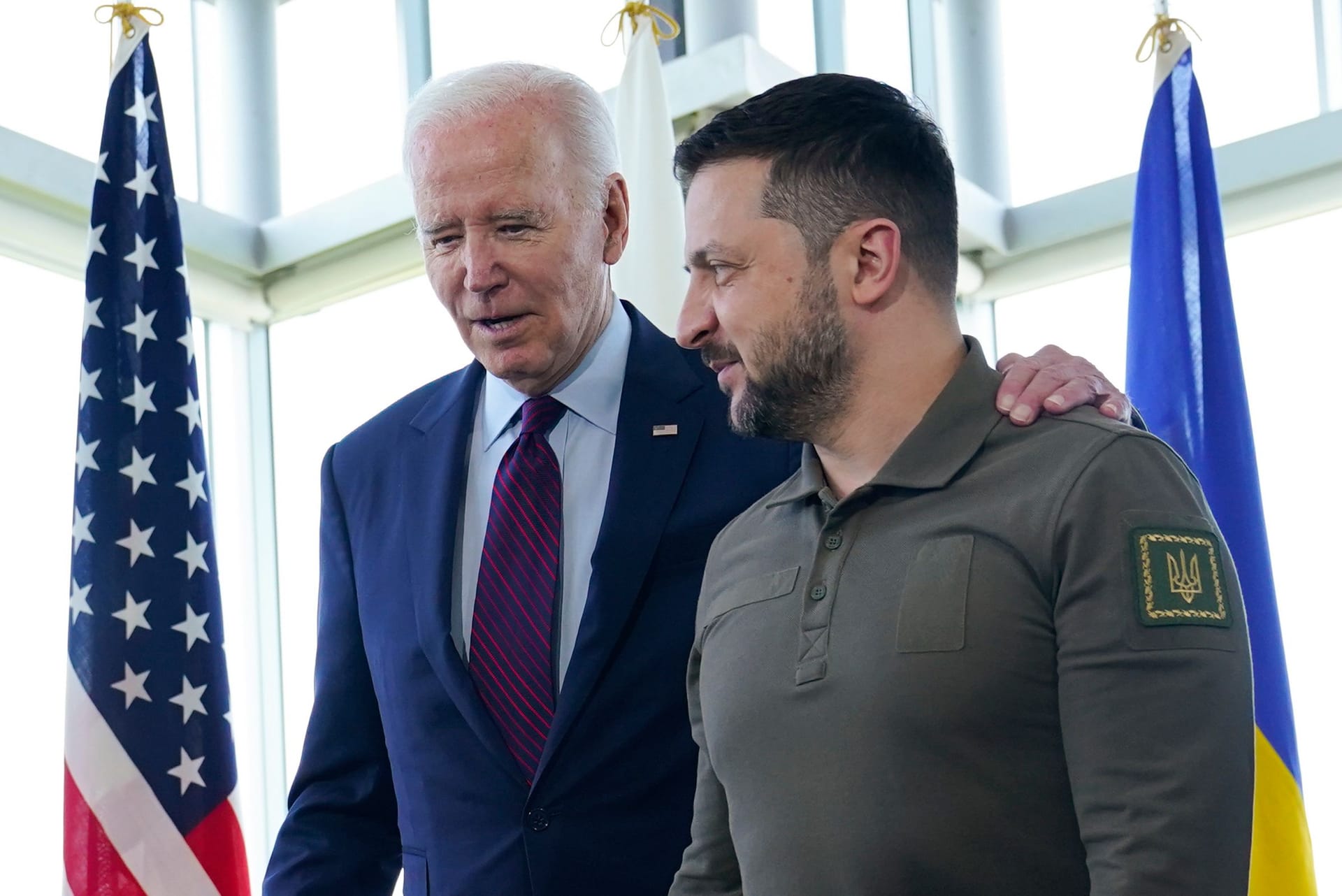 Ein ähnliches Bild wie hier beim G7-Gipfel könnte es bald wieder geben: Der ukrainische Präsident Wolodymyr Selenskyj (r.) will nach seiner Rede bei der Generalversammlung der Vereinten Nationen US-Präsident Joe Biden in Washington treffen.