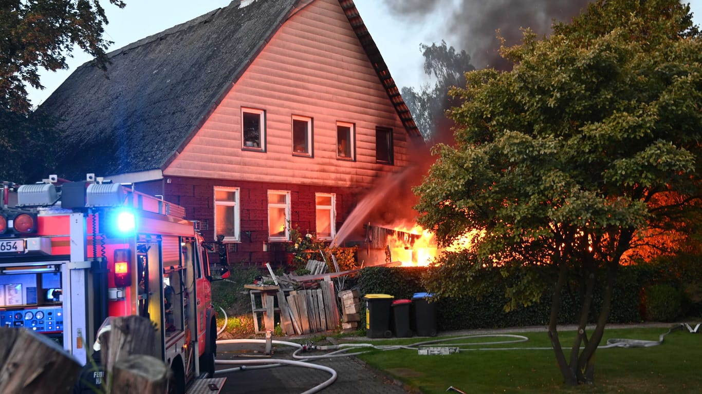 Brand in Neuland: Die Feuerwehr musste Schwerstarbeit verrichten.