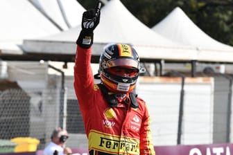 Überglücklich: Ferrari-Pilot Carlos Sainz feiert seine Pole Position in Monza.