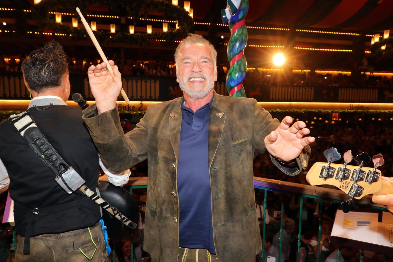 Gern gesehener Gast auf dem Oktoberfest: Den Dirigentenstab schwang Arnold Schwarzenegger (Archivbild) diesmal aber nicht.