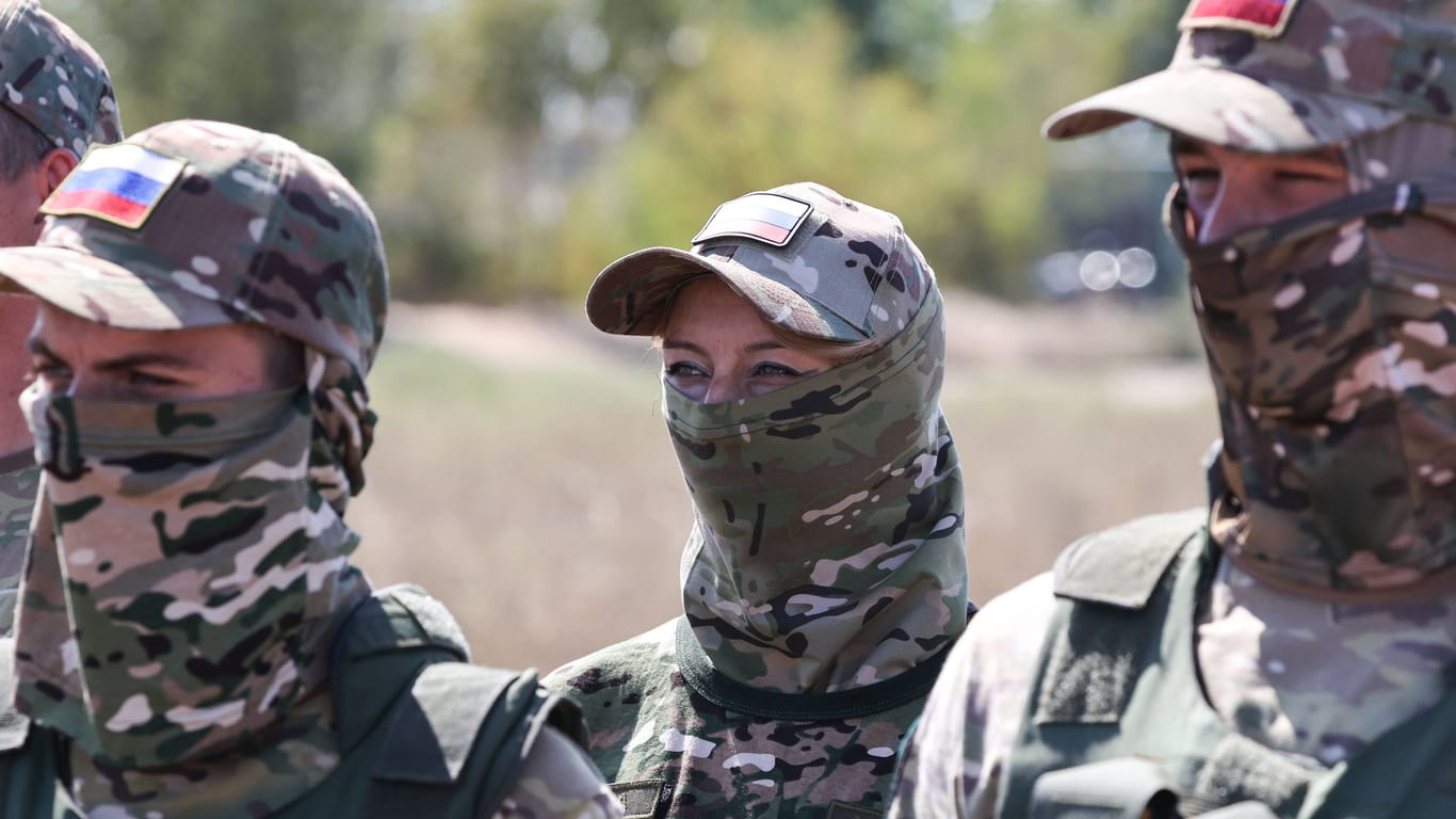 Russische Soldaten in der Ukraine (Archivbild): Putins Armee beklagt prekäre Zustände. Russische Soldaten in der Ukraine (Archivbild): Putins Armee beklagt prekäre Zustände.