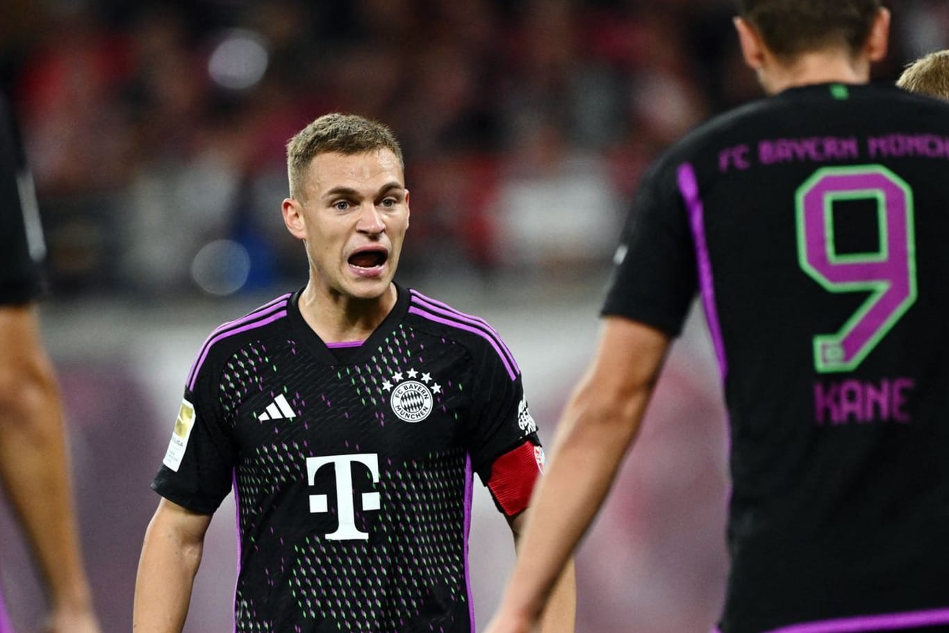 Joshua Kimmich (Mitte) verärgert: Gegen Leipzig konnte Bayern nur ein Remis erkämpfen.