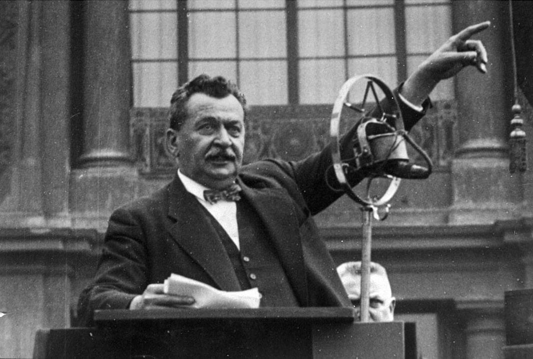 Otto Wels bei einer Rede im Jahr 1932.