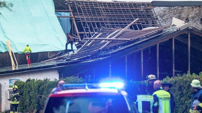 Unwetter in Nusbaum: Im Eifelkreis Bitburg-Prüm wurden Dächer abgedeckt. Unwetter in Nusbaum: Im Eifelkreis Bitburg-Prüm wurden Dächer abgedeckt.