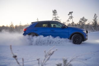 Winterreifentest 2023 des ADAC: Testwagen für SUV-Reifen: der VW T-Roc.