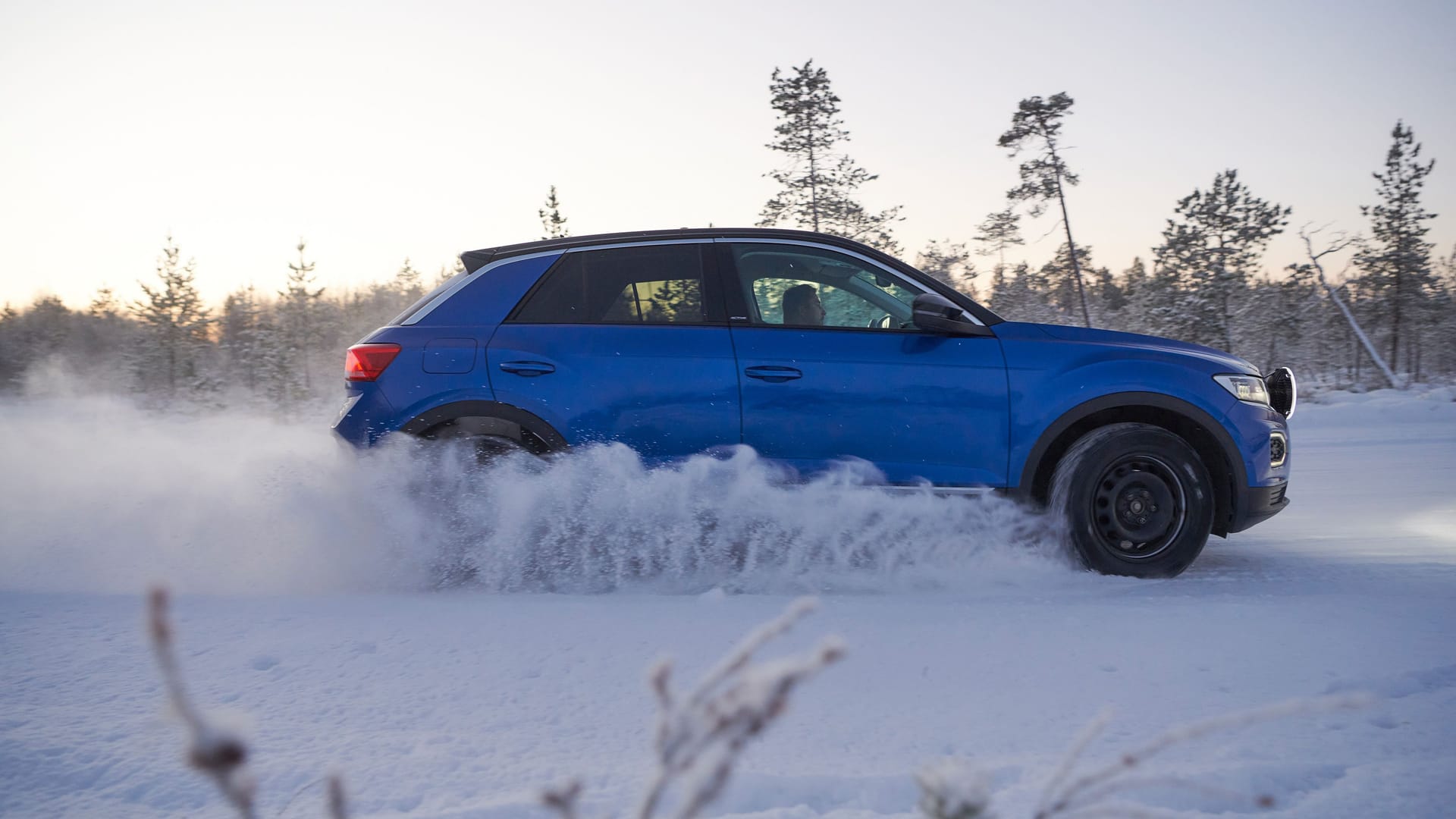 Winterreifentest 2023 des ADAC: Testwagen für SUV-Reifen: der VW T-Roc.