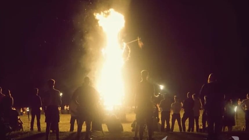 Ein Fest der "Artgemeinschaft": Die Gruppe begeht hohe germanisch-heidnische Festtage wie Sommersonnenwende.