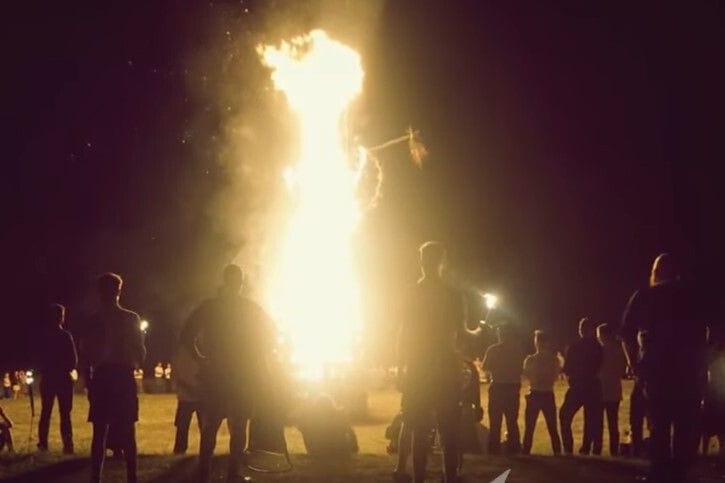 Ein Fest der "Artgemeinschaft": Die Gruppe begeht hohe germanisch-heidnische Festtage wie Sommersonnenwende.