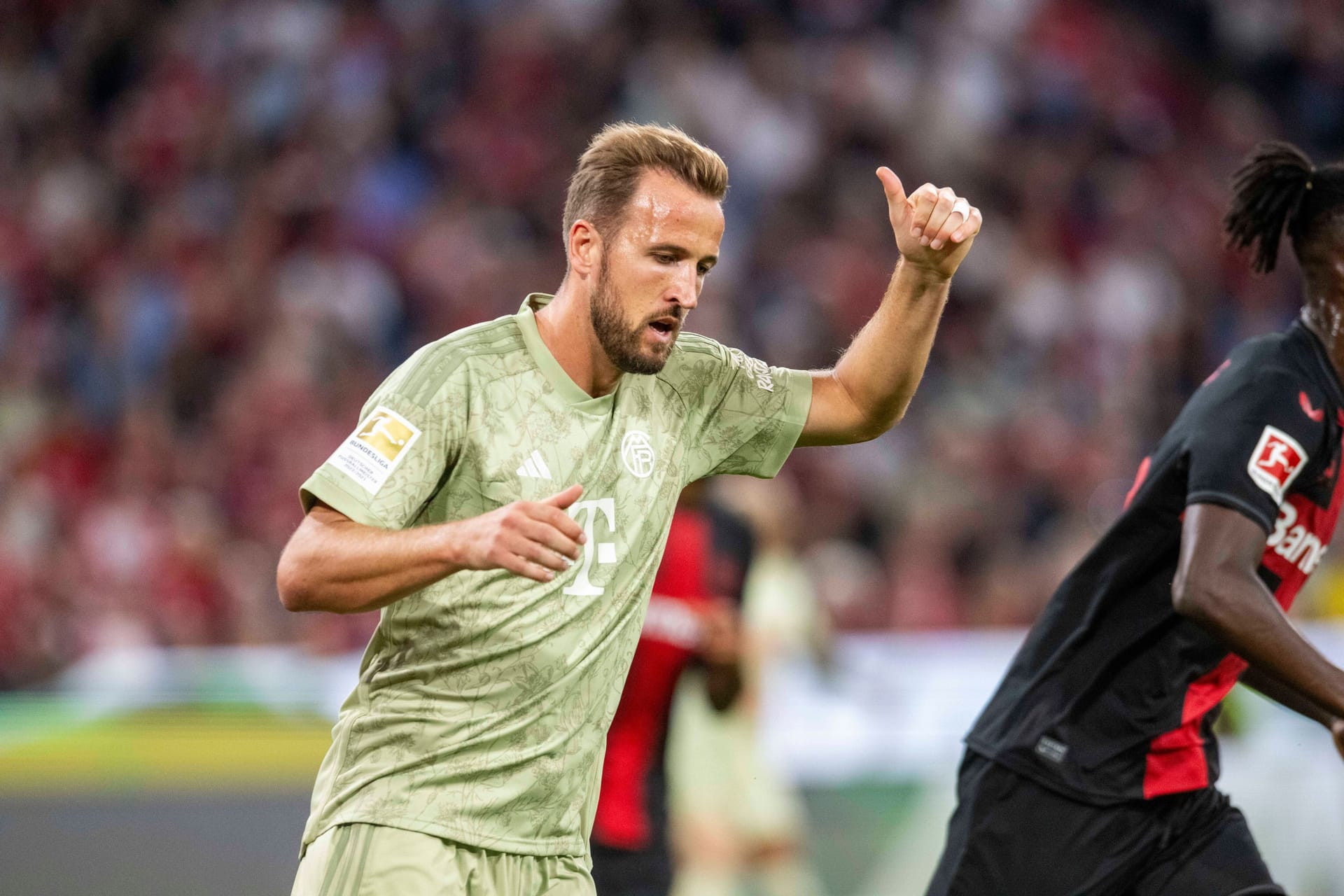 Harry Kane (85.): Startete mit einer Balleroberung (4.) und war nach Ecke dann gleich per Kopf zur Stelle. Die Quote stimmt: Sein 4. Treffer im 4. Ligaspiel. Danach tauchte er ein wenig ab. Vergab die Riesenmöglichkeit zum 2:1 (57.). Note 3