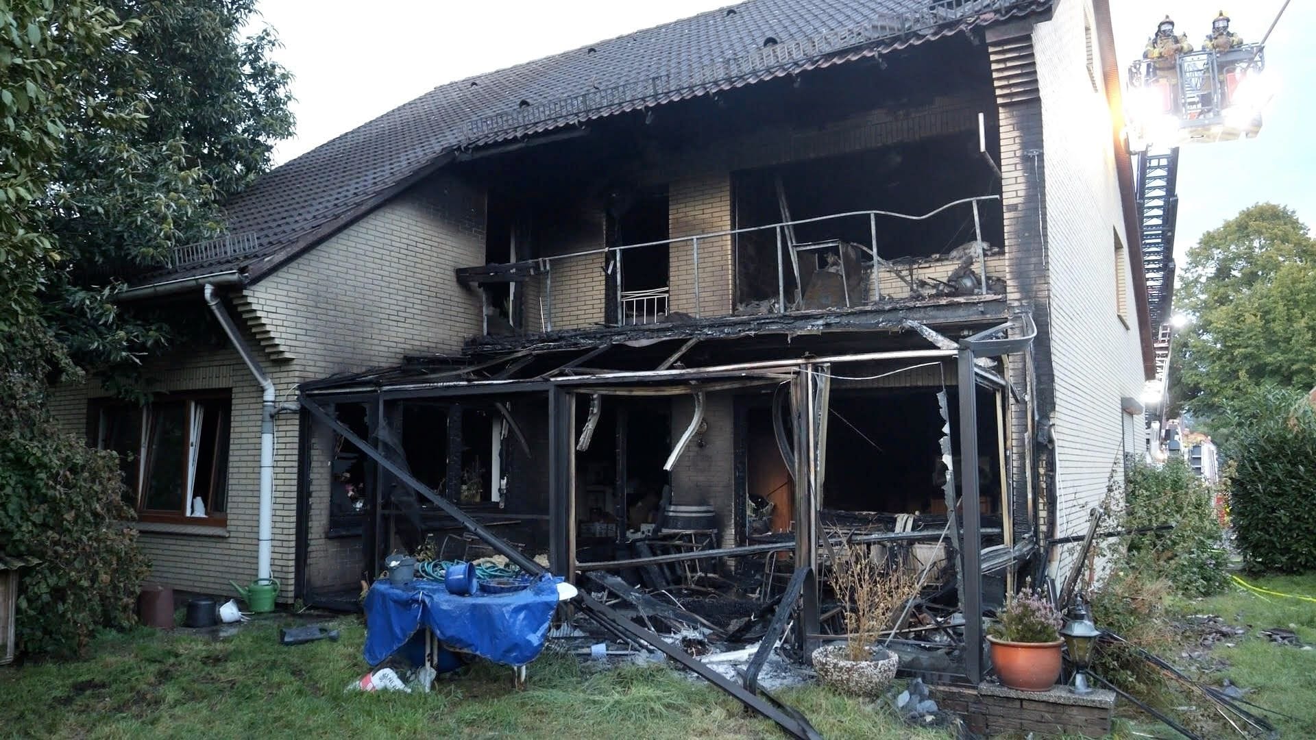 Das ausgebrannte Haus: Am Mittwoch war hier ein Feuer ausgebrochen. Das ausgebrannte Haus: Am Mittwoch war hier ein Feuer ausgebrochen.