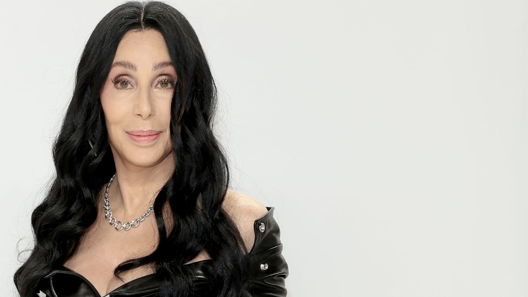 Cher: Die US-Sängerin ist 77 Jahre alt.