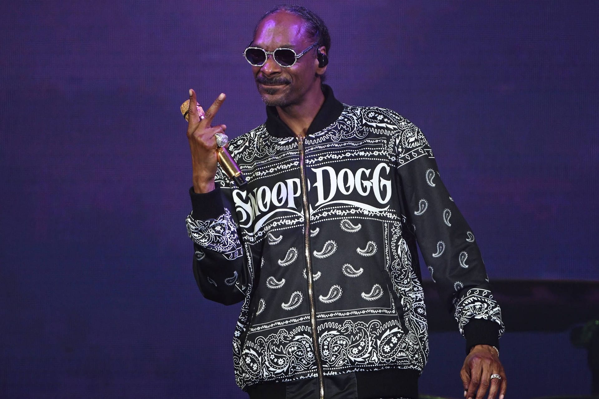 Snoop Dogg während eines Auftritts (Archivbild): Am Donnerstag tritt der Rapper in Köln auf.