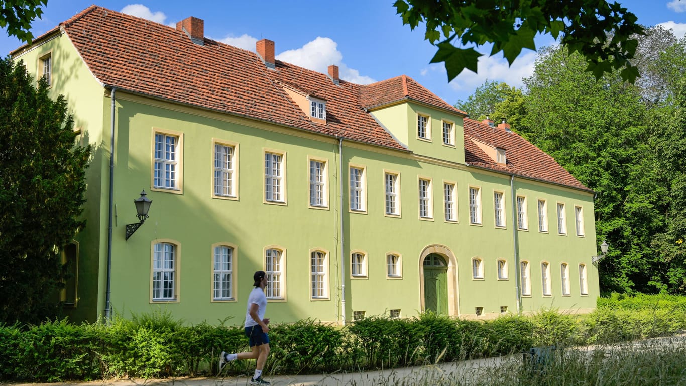 Das Grüne Haus in Potsdam (Archivbild): Durch den Neuen Garten können Sie entspannt joggen.