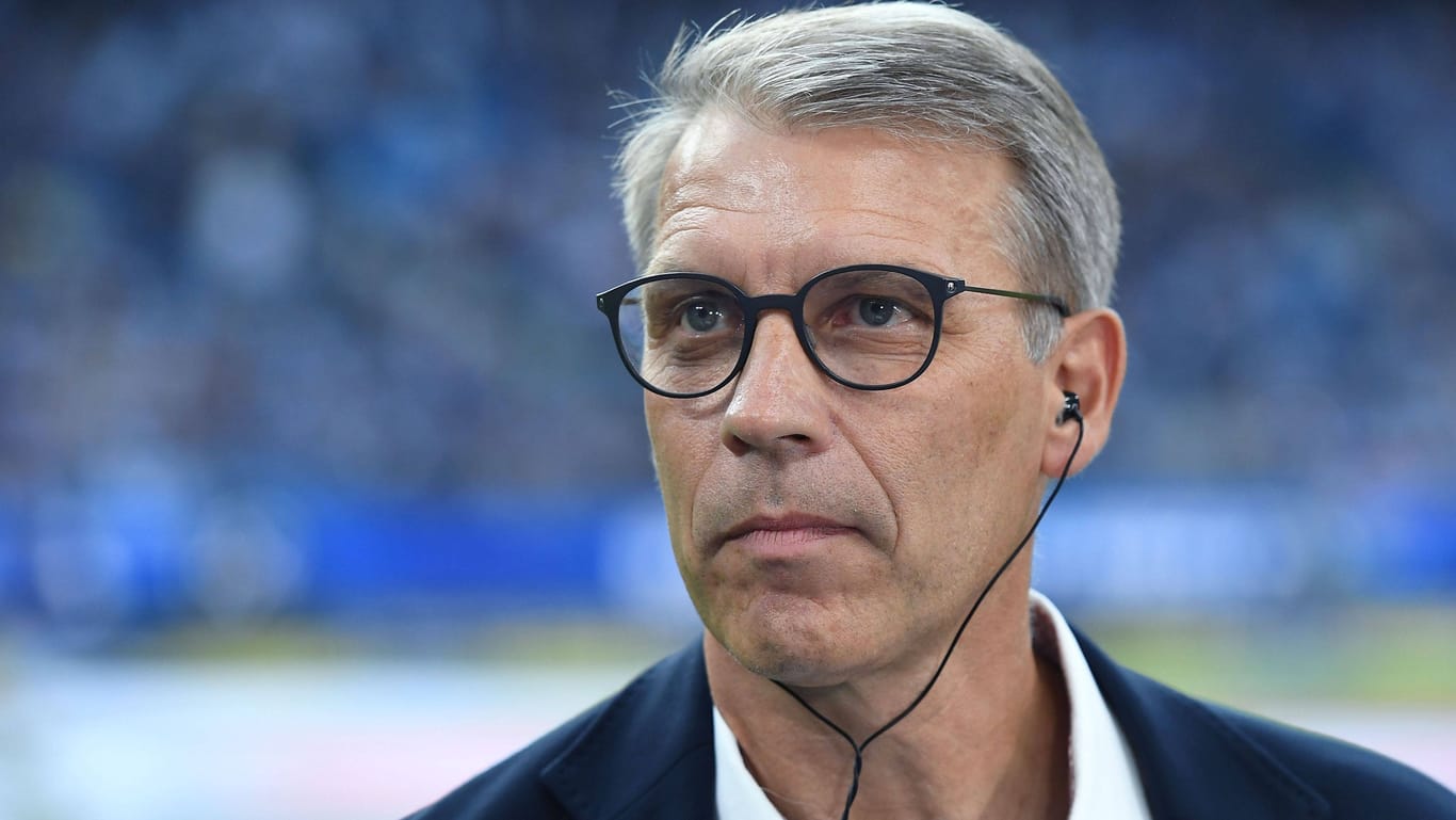 Peter Knäbel: Der Sportvorstand des FC Schalke 04 war am Freitag nicht gut auf die Niederlage seines Teams zu sprechen.