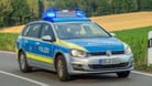 Polizeiauto in Sachsen (Symbolfoto): Im Landkreis Bautzen kursiert ein Video, das die Polizei alarmiert.