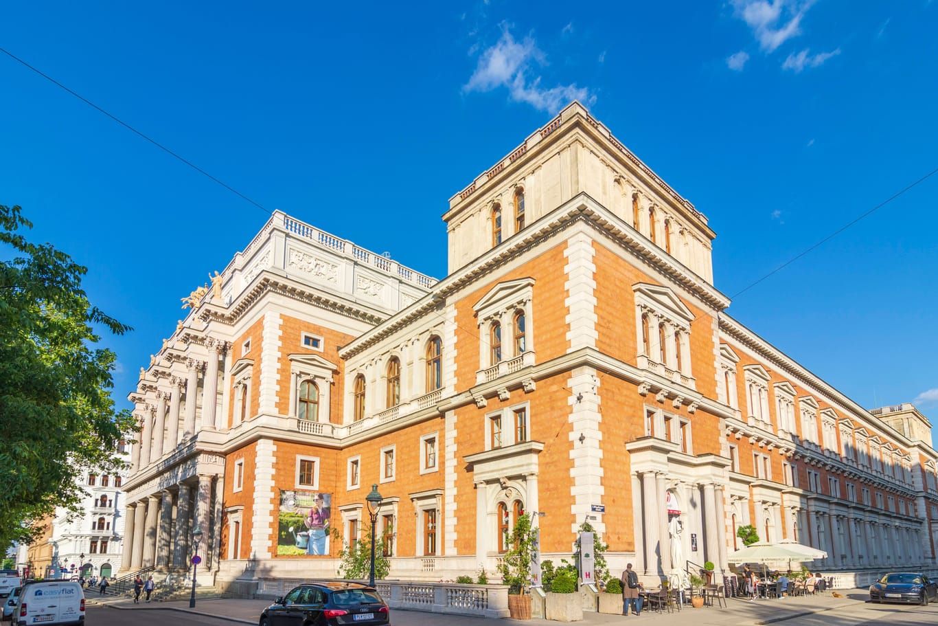 Prachtbau auf Wiens Ringstraße: Das Gebäude in berühmter Lage war bis zum Umzug in das Palais Caprara-Geymüller 2001 Sitz der Wiener Börse. Prachtbau auf Wiens Ringstraße: Das Gebäude in berühmter Lage war bis zum Umzug in das Palais Caprara-Geymüller 2001 Sitz der Wiener Börse.