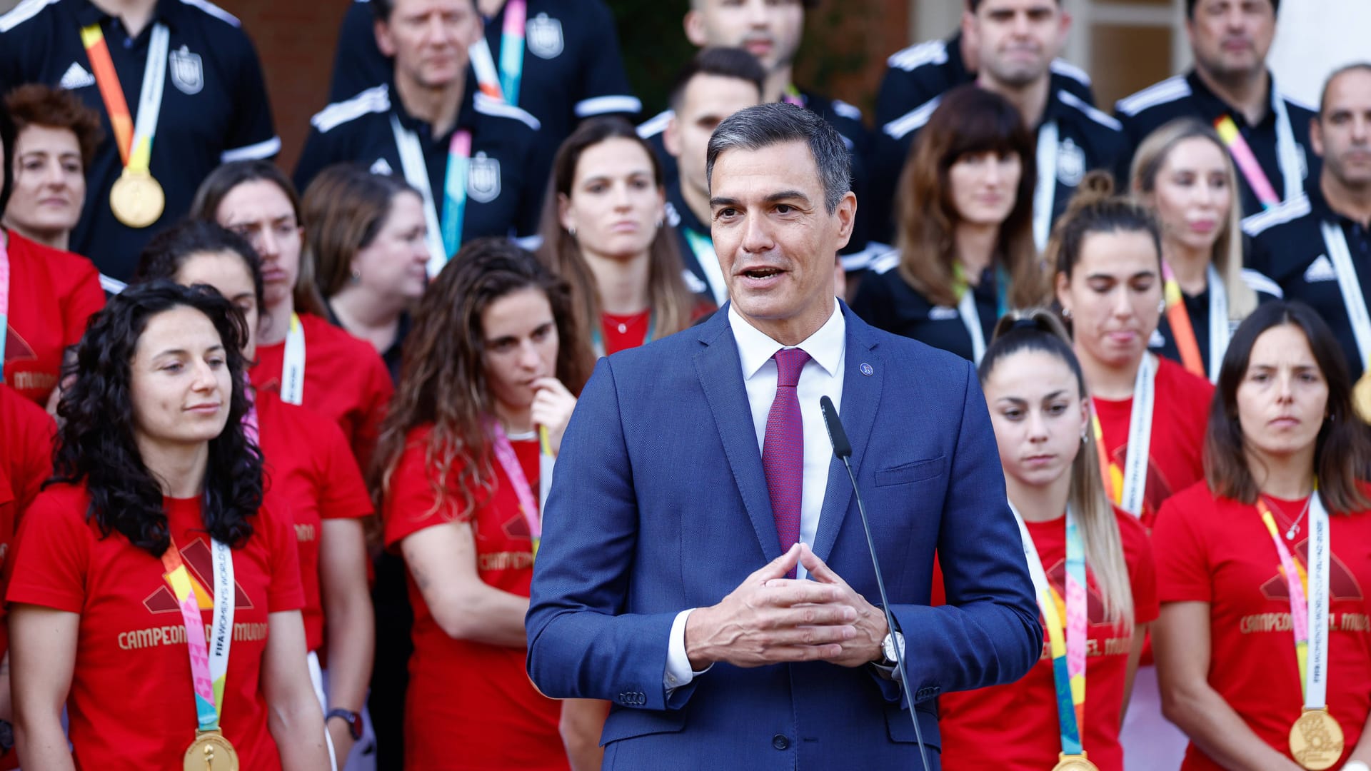 Pedro Sanchez (M.): Er hat nun von einer "Lehrstunde" gesprochen.