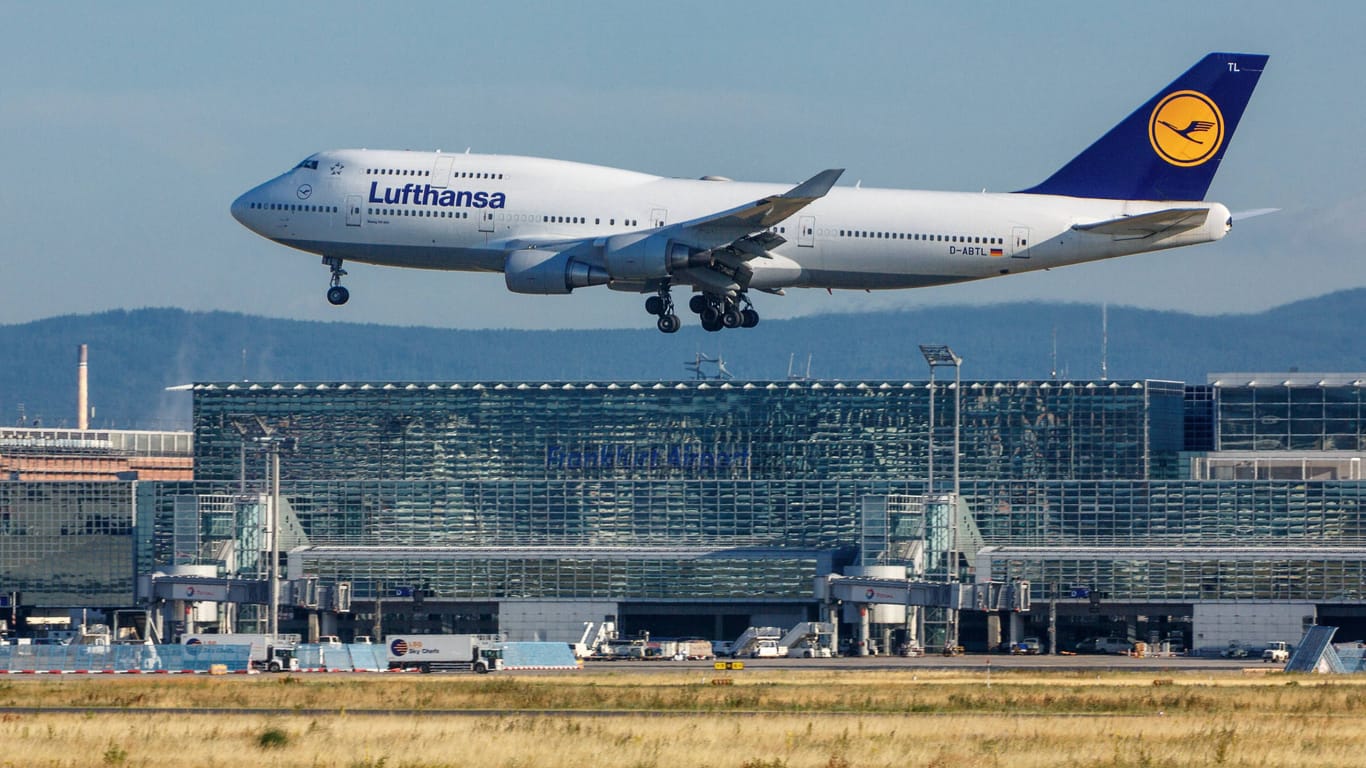 Der Lufthansa-Jet mit der Kennung D-ABTL in Frankfurt (Archivbild): Die Boeing 747 musste am Mittwoch ihren Flug nach Seoul über dem Kaspischen Meer abbrechen.