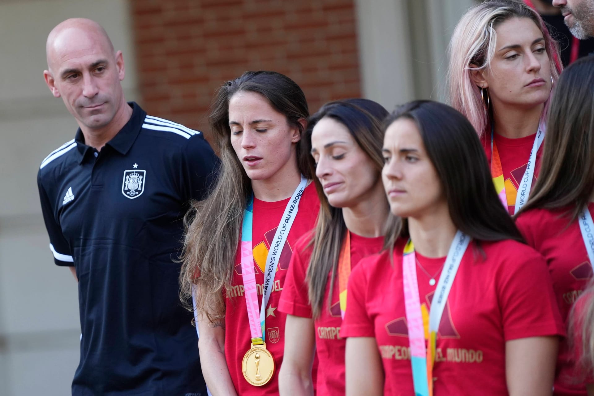 Ein Teil von Spaniens Fußball-Nationalelf mit dem ehemaligen Verbandspräsidenten Luis Rubiales (Archivbild).