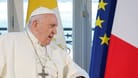 Papst Franziskus in Frankreich: Das Kirchenoberhaupt hat sich in der Migrationsdebatte zu Wort gemeldet.