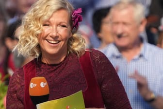Andrea Kiewel: Sie begrüßt für zwei Folgen aus Hamburg zum "Fernsehgarten".