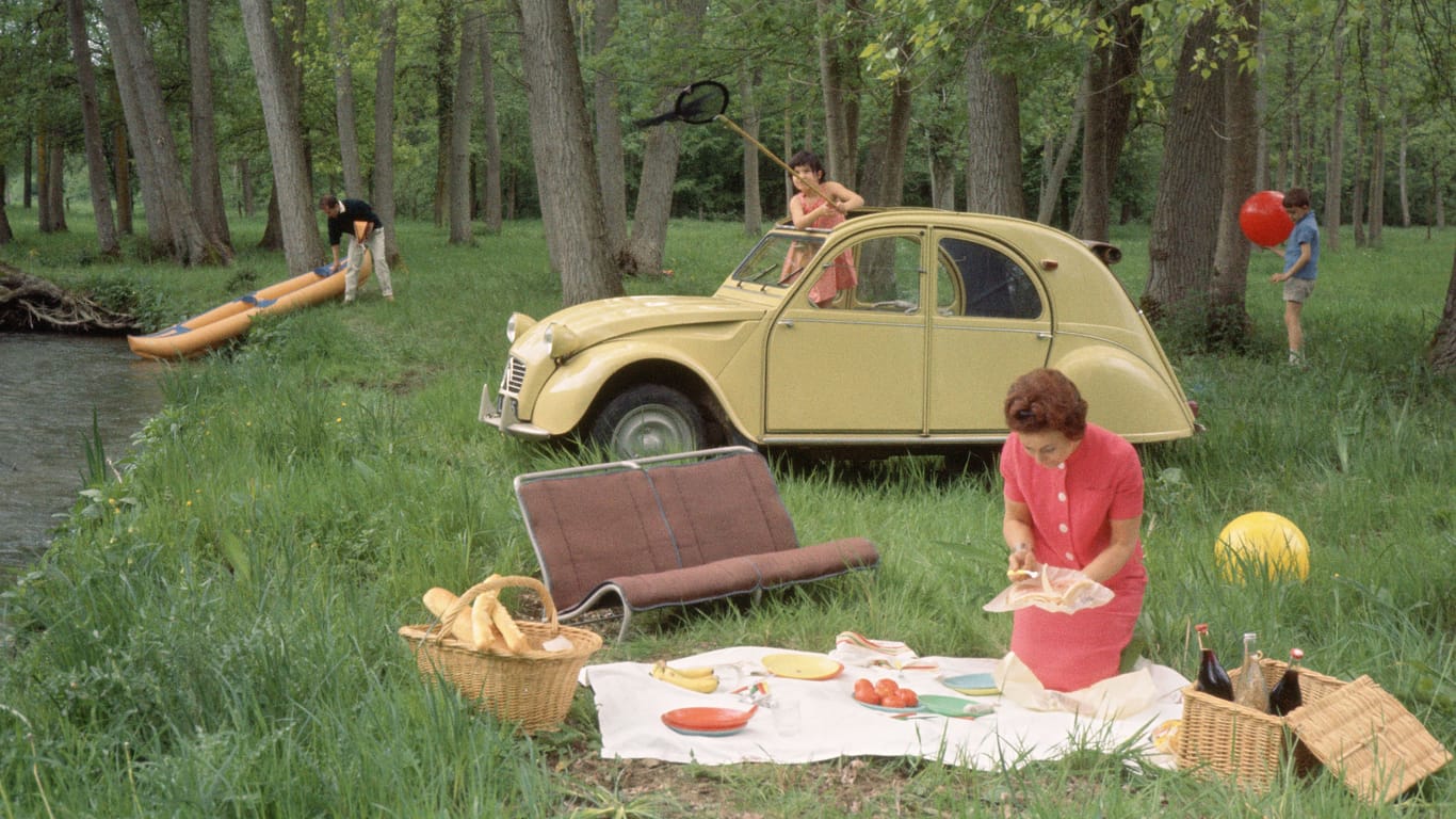 In den 1960er Jahren entdeckten Jugend und Studenten das kleine Auto mit riesigem Faltdach und zeitweise herausnehmbarer Rücksitzbank.