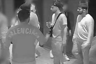 Gruppenvergewaltigung in der Nähe von Nürnberg: Die Polizei sucht nach diesen Männern.