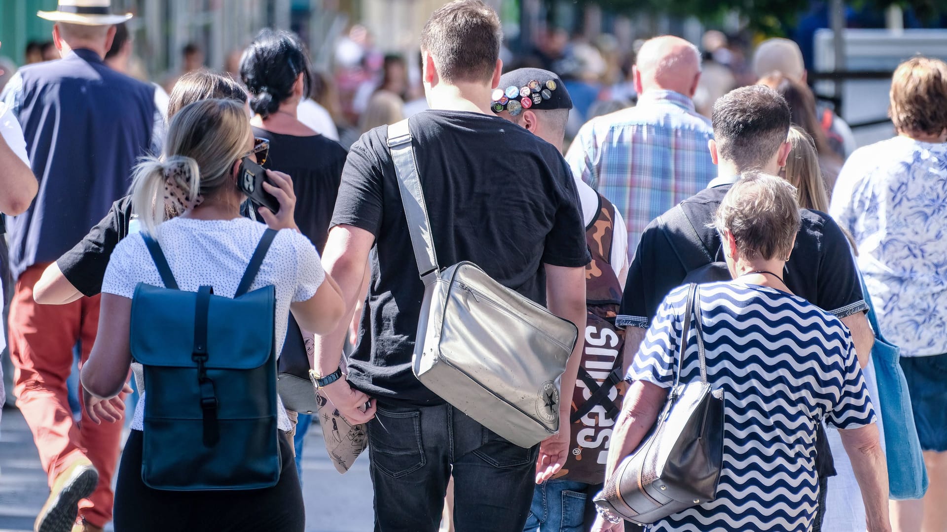 Müssen bald alle Bürger einen Pflichtdienst leisten?