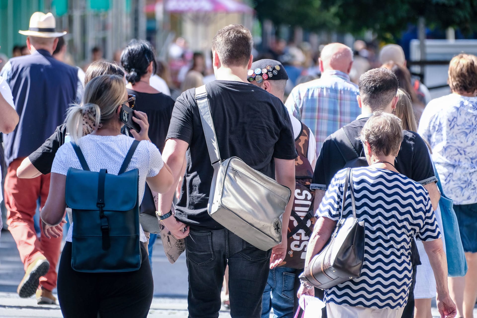 Müssen bald alle Bürger einen Pflichtdienst leisten?