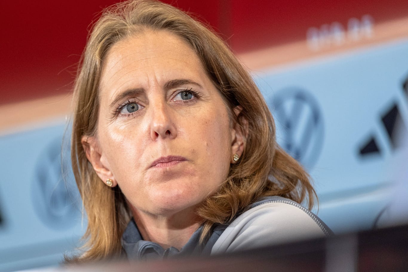 Britta Carlson: Die Co-Trainerin vertritt die erkrankte Bundestrainerin Martina Voss-Tecklenburg.