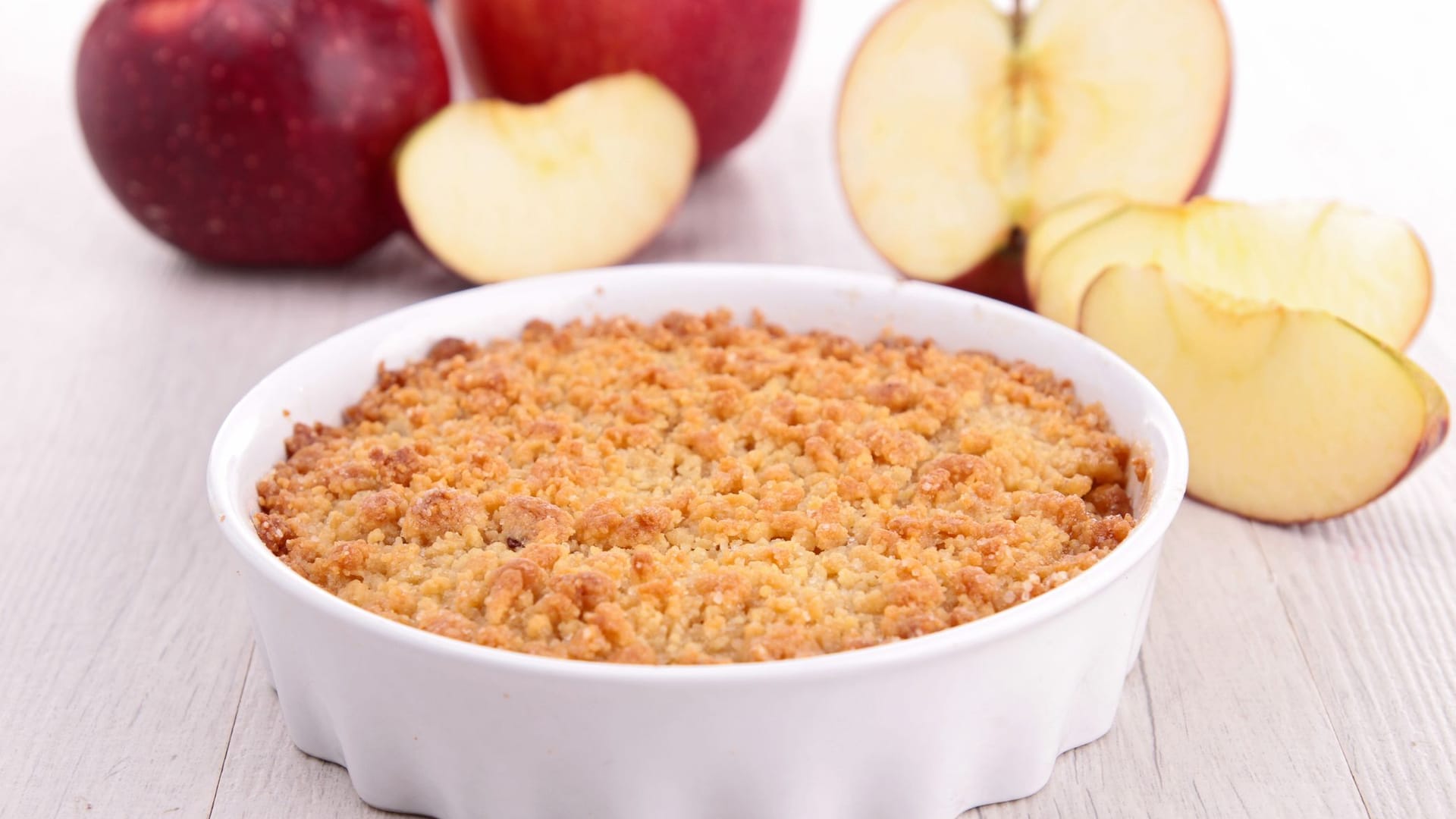 Warmer Apple Crumble ist ein leckerer kleiner Nachtisch.